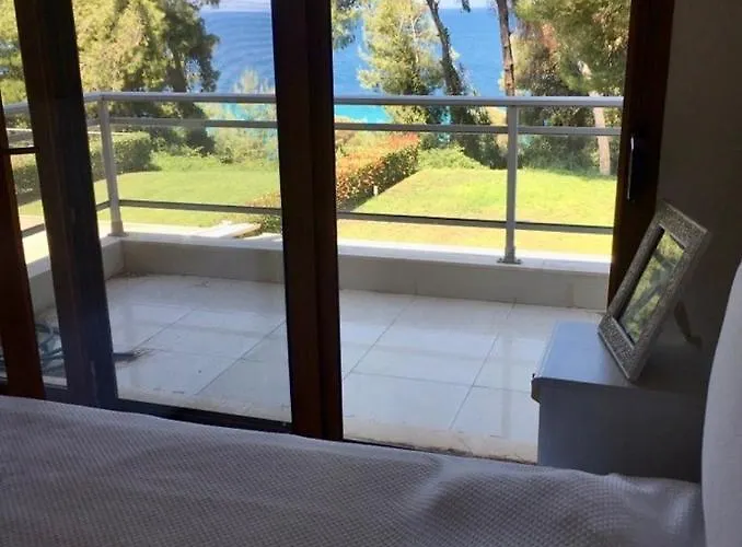 Cute House By The Sea Vakantiehuis Kriopigi