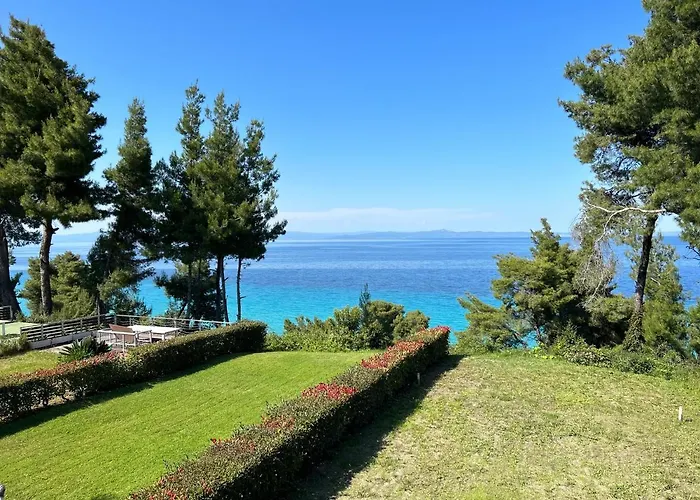 Cute House By The Sea *